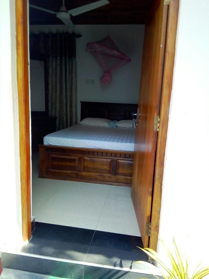 Nethmi Rooms Negombo Buitenkant foto
